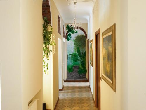 Wonderful downtown apartment-HD NETFLIX, KING-SIZE BED, two minutes' walk from metro photo 11