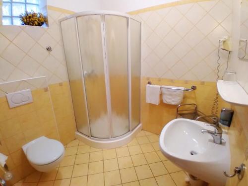 Un baño de Jackfall Apartman és Fogadó