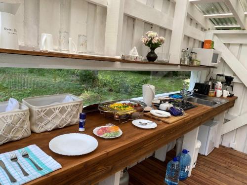 a kitchen with a counter with plates of food on it at Sambla majutus in Hiiumaa