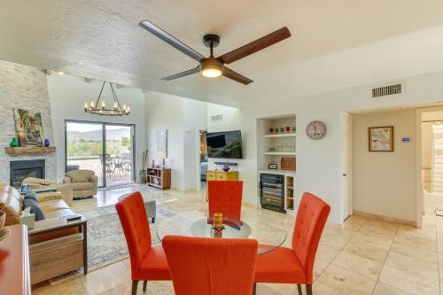 Fotografie z fotogalerie ubytování Carefree Home Pool Access and Mountain Views! v destinaci Carefree