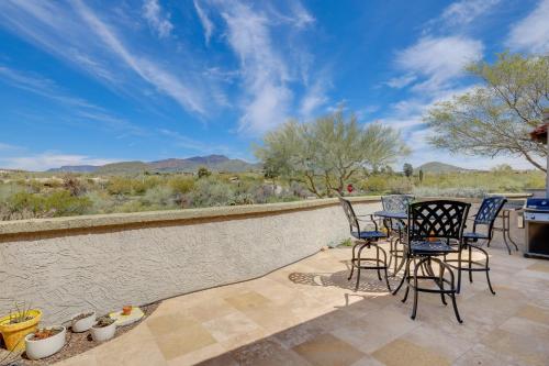 Fotografie z fotogalerie ubytování Carefree Home Pool Access and Mountain Views! v destinaci Carefree