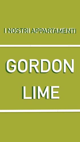 a green sign with the words gordon line at RESIDENCE GORDON in Carini
