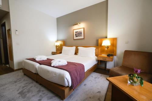 Postel nebo postele na pokoji v ubytování Hotel Rainha D. Amélia, Arts & Leisure