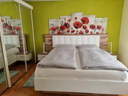 Ένα ή περισσότερα κρεβάτια σε δωμάτιο στο Ferienwohnung Mohnblume