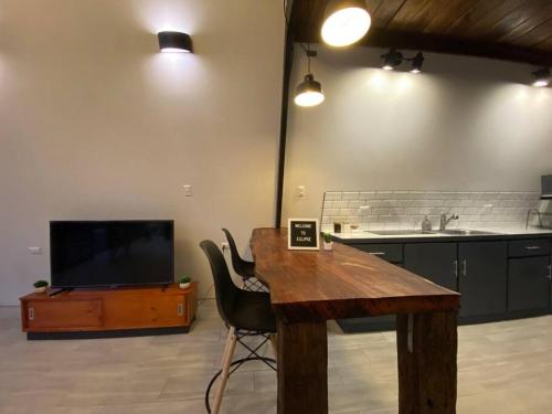 Imagen de la galería de A-Frame, Rio Celeste in premises and close to park, en San Rafael
