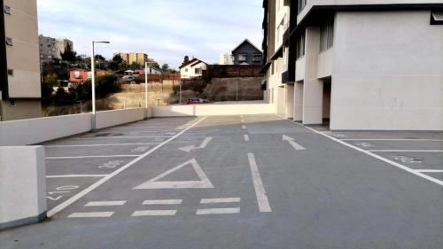 an empty parking lot in an apartment building at Cumbre de Reñaca II in Viña del Mar