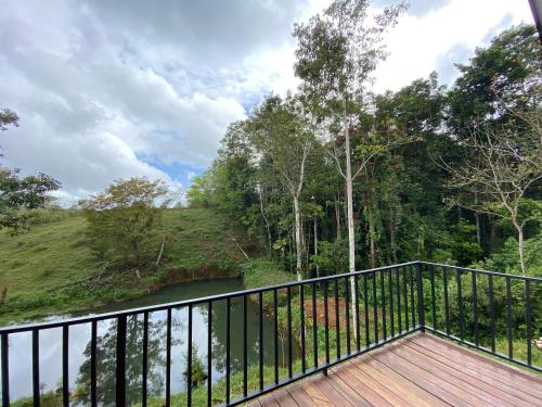 Imagen de la galería de A-Frame, Rio Celeste in premises and close to park, en San Rafael