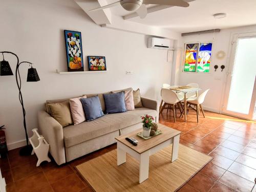 a living room with a couch and a table at VILLA PITATO Nuevo, cerca de la Playa, Parking en la puerta del alojamiento in Cala del Moral