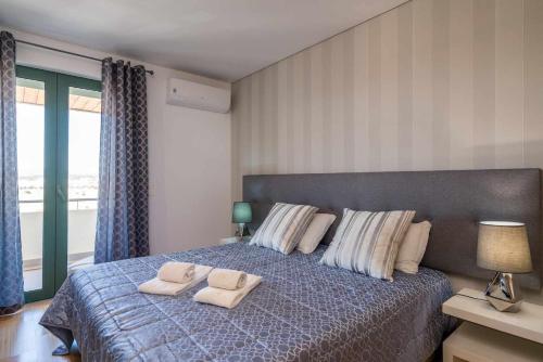 a bedroom with a bed with two towels on it at Vilamoura Sun Aquamar 503 in Quarteira