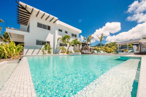 Πισίνα στο ή κοντά στο Crystal Blue Lagoon Villas