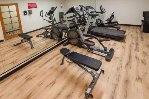 Fitness centrum a/nebo fitness zařízení v ubytování Quality Inn Winslow I-40