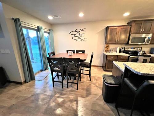 Ảnh trong thư viện ảnh của Bridges Bay Vacation Cabin 152 ở Arnolds Park