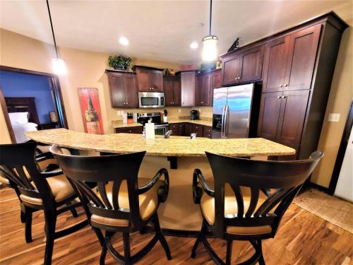 Dapur atau dapur kecil di Bridges Bay Resort Newport Building 103