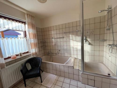 Koupelna v ubytování Ferienwohnung Leuchtbergblick mit Terrasse und PKW Stellplatz