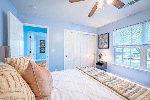 a bedroom with blue walls and a bed with a ceiling fan at Wooded Hills Mountain home with Hot tub, Jacuzzi, Game Room, Pool Table in Oakhurst