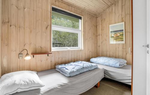 Ένα ή περισσότερα κρεβάτια σε δωμάτιο στο 4 Bedroom Amazing Home In Hasle