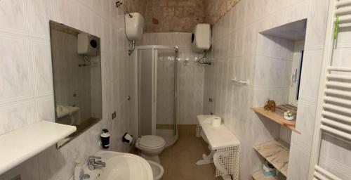 Koupelna v ubytování trulli Annina