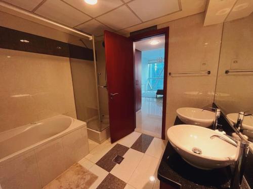 Koupelna v ubytování Newly furnished, spacious and modern 1BR in DIFC