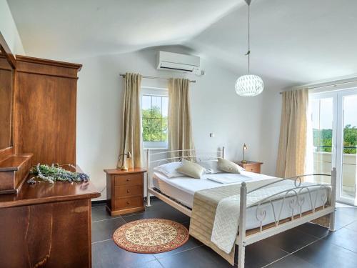 Katil atau katil-katil dalam bilik di Villa Asteralis
