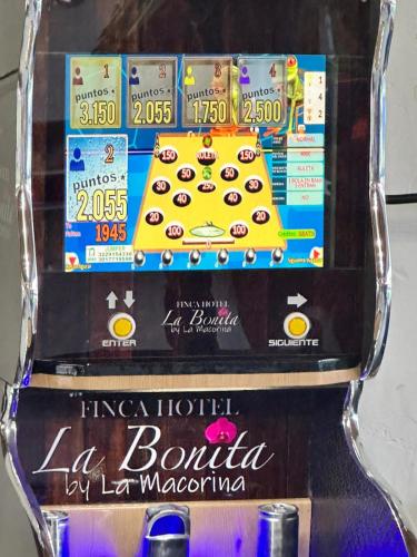 a close up of a machine with doughnuts on it at FINCA HOTEL LA BONITA BY LA MACORINA in Quimbaya