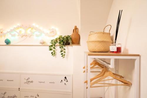 a white room with a shelf and a table with a drawer at Le Stanze di Maria-Ingresso Autonomo Maria's Rooms-Indipendent Entrance in Giovinazzo