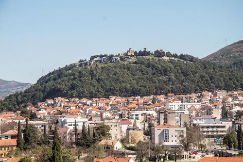 a town on top of a hill with houses at Apartman SoHo 2 in Trebinje