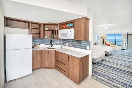 Kuchyň nebo kuchyňský kout v ubytování Bahama House - Daytona Beach Shores