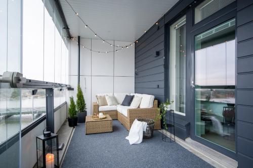Гостиная зона в Luxury penthouse with stunning sea views & private sauna