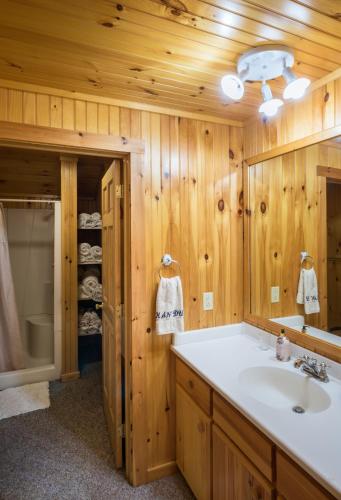 a bathroom with a sink and a mirror at Whiskey River Cottages formerly Seaway Slips in Clayton