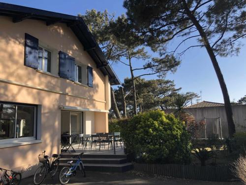 Photo de la galerie de l'établissement Capbreton plage Santocha Villa 9 personnes, à Capbreton