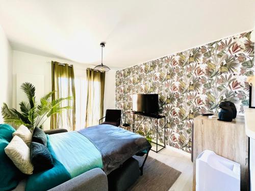 a bedroom with a bed and a wall mural at LE PRADO - Spacieux studio tout confort sur les hauteurs de Grasse in Grasse