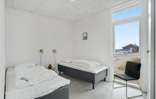 Postel nebo postele na pokoji v ubytování Cozy Home In Tarm With Wifi
