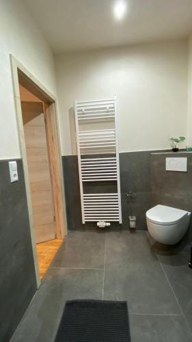 Ένα μπάνιο στο Heimatliebe Erfweiler Wohnung ÄNS