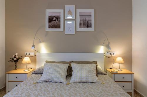 Postel nebo postele na pokoji v ubytování Apartamentos Maruja Roig 1 Playa Sur