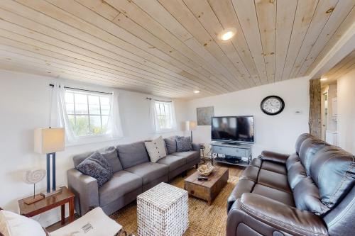 3rd Street Beach Retreat – Photos 2
