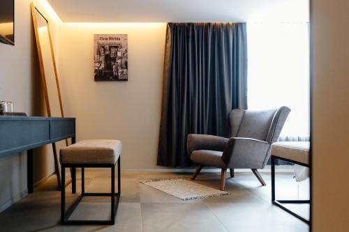 Ein Sitzbereich in der Unterkunft Ontico Urban Design Hotel