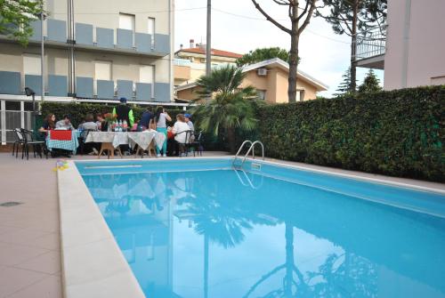 Piscina de la sau aproape de Hotel Pacific