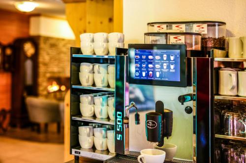 Příslušenství pro přípravu čaje a kávy v ubytování Hotel Restaurant Schwörer