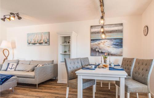 Χώρος καθιστικού στο 2 Bedroom Lovely Apartment In Büsum