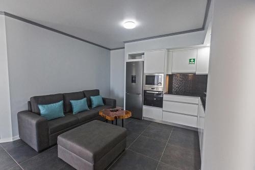 3-bedroom home in Capelas with AC, Heat & parking