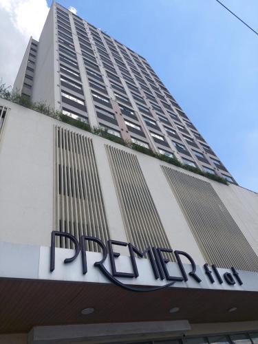 a sign on the side of a building at Mar Premier Flats Queimados in Queimados