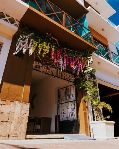 a building with flowers hanging from a balcony at Casa Chetumal Hotel in Chetumal
