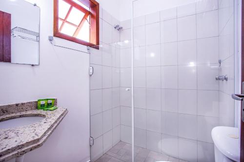 a bathroom with a shower and a sink at Pousada Vila Barequeçaba in São Sebastião