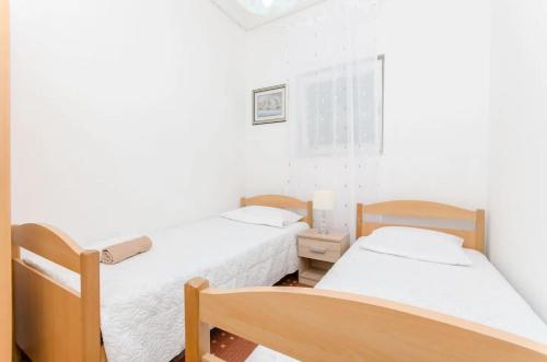 Apartments with parking space Kastel Novi, Kastela - 20997