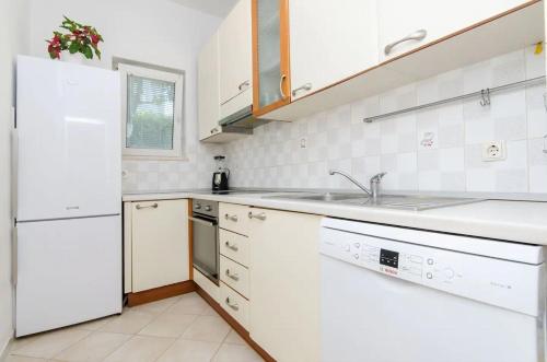 Apartments with parking space Kastel Novi, Kastela - 20997