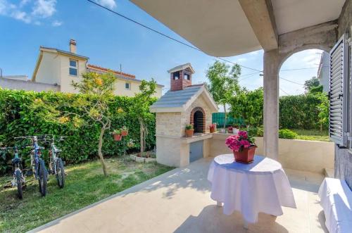 Apartments with parking space Kastel Novi, Kastela - 20997