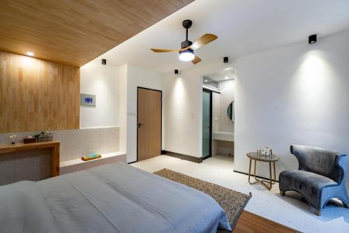 Postel nebo postele na pokoji v ubytování Starstay Wuling Mountain B&B