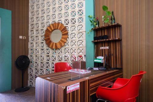 Fotografie z fotogalerie ubytování RedDoorz near Lotte Mart Maguwoharjo Yogyakarta v destinaci Yogyakarta