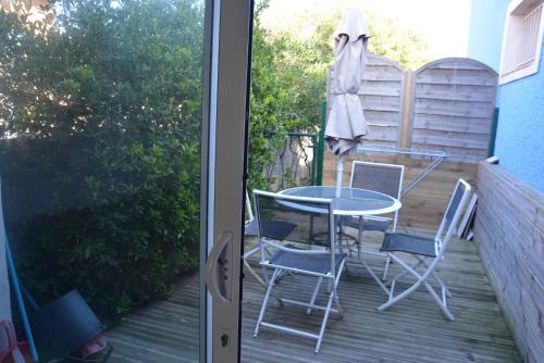 House close to the beach for 23 people