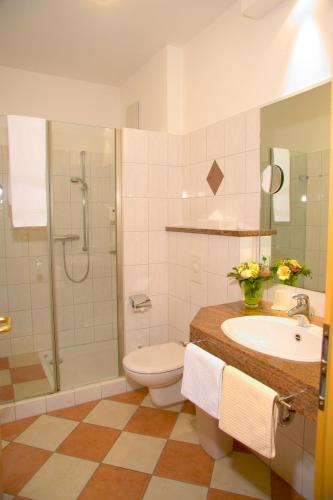 Hotel & Apartments Leugermannにあるバスルーム